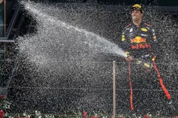 Ricciardo: "If Mercedes or Ferrari want me they should get in touch"