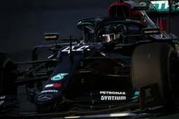 Hamilton forced to stay in garage during red flag: "Our engine can't do that"