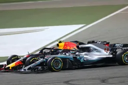 Het moment dat Hamilton even klaar was met Verstappen: 'Wat is het toch een eikel'