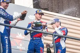 Stoffel Vandoorne naar het podium bij zijn debuut in de WEC