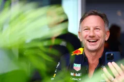 Watch Horner play a game of pickleball in the F1 paddock!