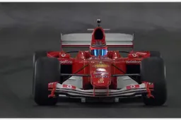 KIJKEN: Ferrari V10 F2004 van Schumacher jankt over heuvels van Goodwood!