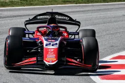 Antonelli pakt sprintzege op kletsnat Silverstone, Verschoor pakt P11