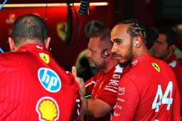 Hamilton "fará algumas mudanças" antes da China: "Não tinha nenhuma confiança"