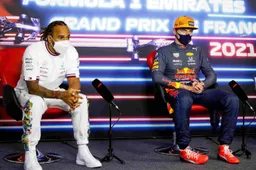 Hamilton over crash Verstappen: "Ik zat naast hem en liet mij geen ruimte"