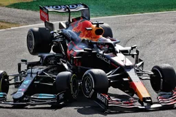 Mercedes: "Lijkt alsof Verstappen altijd wil forceren in plaats van toegeven"