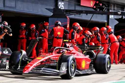 Volledige uitslag GP Groot-Brittannië | Sainz wint, Verstappen slechts P7