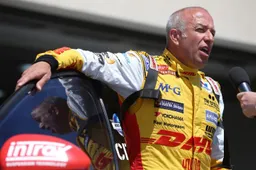 Simrace op vernieuwde circuit van Zandvoort met Coronel en Button