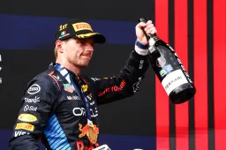 Newey neemt het op voor Verstappen: ‘Hij is gedemoniseerd door Sky’