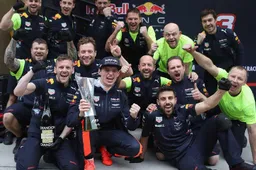 In beeld: Verstappen viert feest met Red Bull