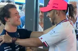 Hamilton zoekt De Vries na Italiaanse GP op en feliciteert hem