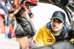Sainz gibt seinem Vater fast eine Strafe, indem er bei der Rallye Dakar hilft