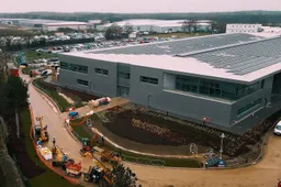 La nueva fábrica de Aston Martin en Silverstone va tomando forma