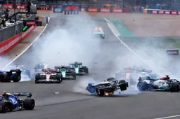 Albon over crash: 'Het kan natuurlijk heel dramatisch klinken'