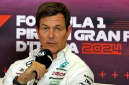 Wolff évalue la chute de Red Bull : "Il s'est effondré"