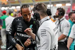 Opvallend moment bij Mercedes-sponsor: ‘Achtvoudig kampioen Hamilton’