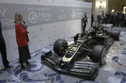 Aanschouw de nieuwe livery van de Haas VF19 vanuit alle hoeken!