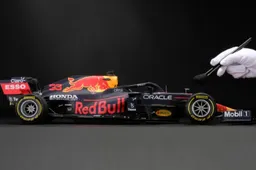 ¡Una maqueta a escala 1:8 del RB16B de Verstappen ya a la venta!