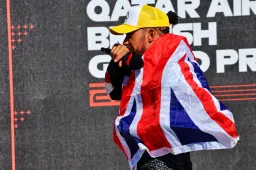 ¡HAMILTON GANA EL GP BRITÁNICO! Verstappen mitiga daños, McLaren y Norris tiran la carrera