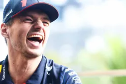 Teamgenoten steken de draak met Verstappen: "Je typt als een T-Rex"