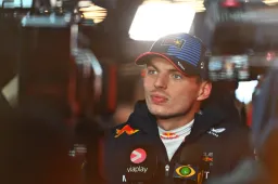 Verstappen difende Perez: "Non che faccia sempre male".