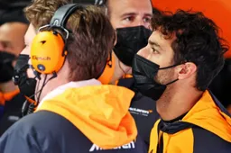 Ricciardo gets tip-off: 'He's in a very strange situation then'