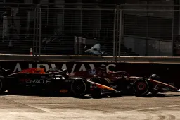 Albers beoordeelt crash Perez en Sainz: ‘Hij maakt hier toch wel een stomme fout’