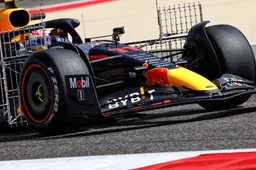 Red Bull Racing met nauwelijks veranderde RB18 in Bahrein