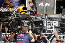 Reparaties aan de RB18 van Verstappen na beschadiging aan nieuwe vloer