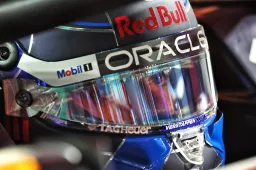 Verstappen, P5, roza el título, Norris P6, Russell P1, Sainz P2, Gasly P3