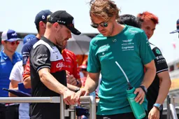 Bizarre: Vettel chases looted bag on scooter after robbery