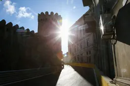 Weerupdate Baku: Zonnig, toenemende wind en koel asfalt