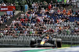 Verstappen hervat training na problemen met sensor