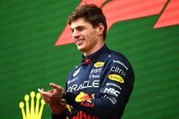 Jos Verstappen zag foutloze Max: 'Mooi dat hij Hamilton op een ronde zette'