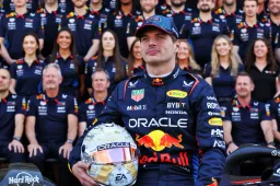 Lollipopman: Verstappen krijgt prijs voor 'oorlog' met de FIA