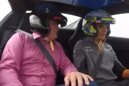 Norris parkeert peperdure McLaren supercar in de grindbak