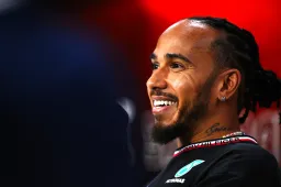 Hamilton stuzzica Domenicali dopo il rinvio: "Dammi gomme migliori"