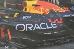 Red Bull Racing toch met compleet aangepaste RB21 aangekomen in Australië