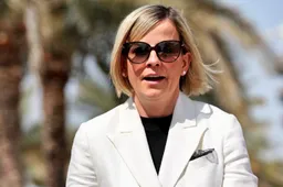 Susie Wolff: "Mais dez anos até que haja uma mulher no grid da F1"