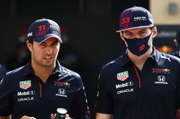 Verstappen vol ongeloof: 'Niet normaal hoeveel seconden hij heeft verloren'