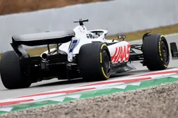 Mist Haas F1 eerste testdag? Bolides gestrand onderweg naar Bahrein