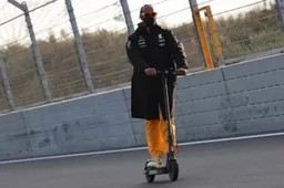 Hamilton praises circuit and fans after Friday at Zandvoort