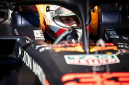 Verstappen zet auto in het grind en zorgt voor rode vlag!