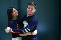 Kelly Piquet fête son anniversaire avec Verstappen et ses amis à Abu Dhabi