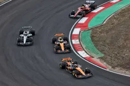 Aangepaste uitslag GP China | Piastri wint, Verstappen nog steeds P4