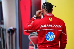 Hamilton ziet Ferrari stappen maken: ‘Dat is een positief teken’