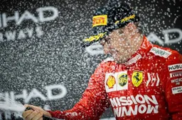 Leclerc op bezoek bij landgenoten van Lewis Hamilton