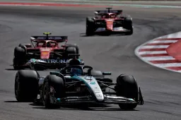 Russell loses control at high speed, ending qualifying for the US GP