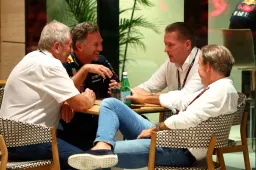 De qué hablaron Jos Verstappen y Horner durante su charla en Bahréin