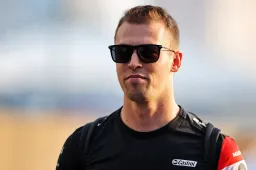 Kvyat laughs at power struggle between Marko and Horner at Red Bull